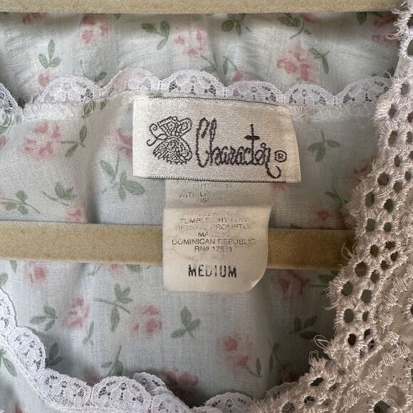 Floral Lace Women's Robe - Picture 6 of 12